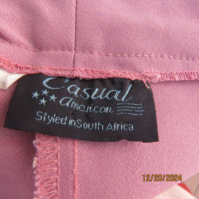 Fabulous turkish rose pink capri pants size 36 in 100% polyester. By CASUAL AMERICAN. As new cond.