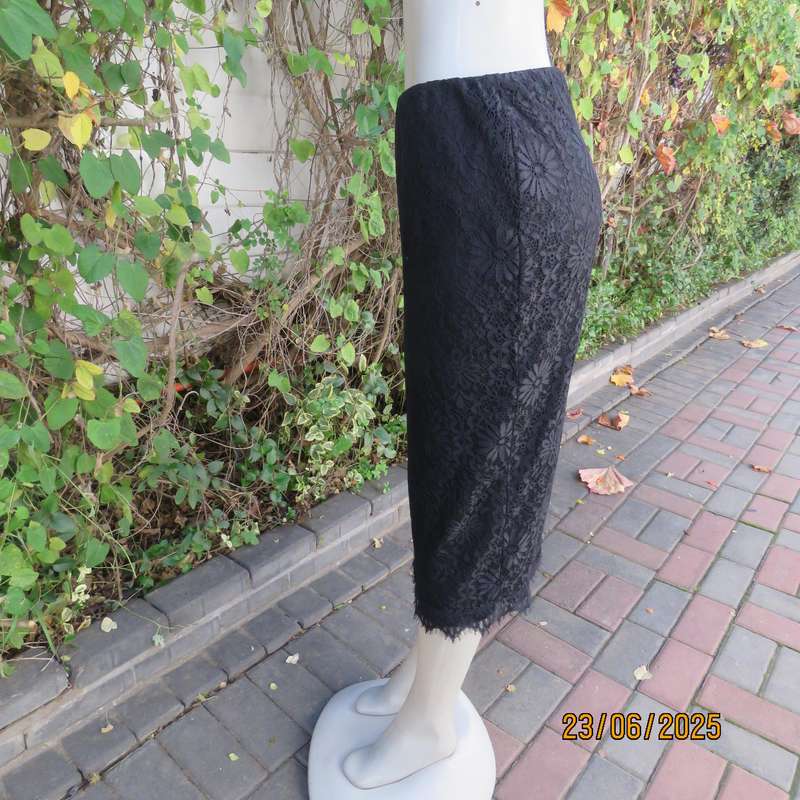 Black bandless acrylic lace pencil skirt-stretch polyester underlay. Size 36