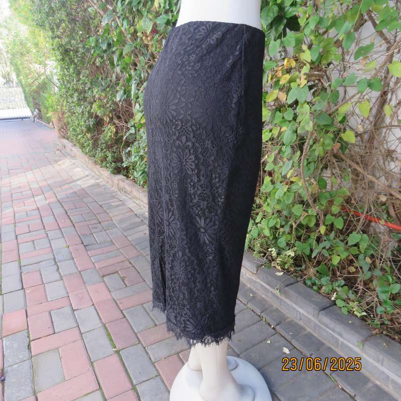 Black bandless acrylic lace pencil skirt-stretch polyester underlay. Size 36