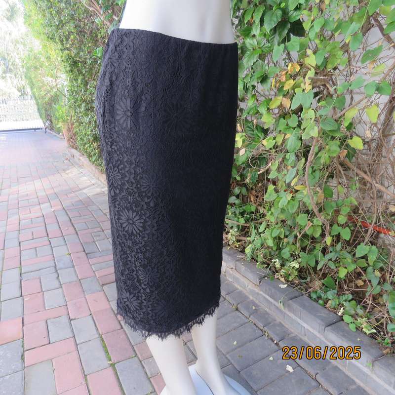 Black bandless acrylic lace pencil skirt-stretch polyester underlay. Size 36