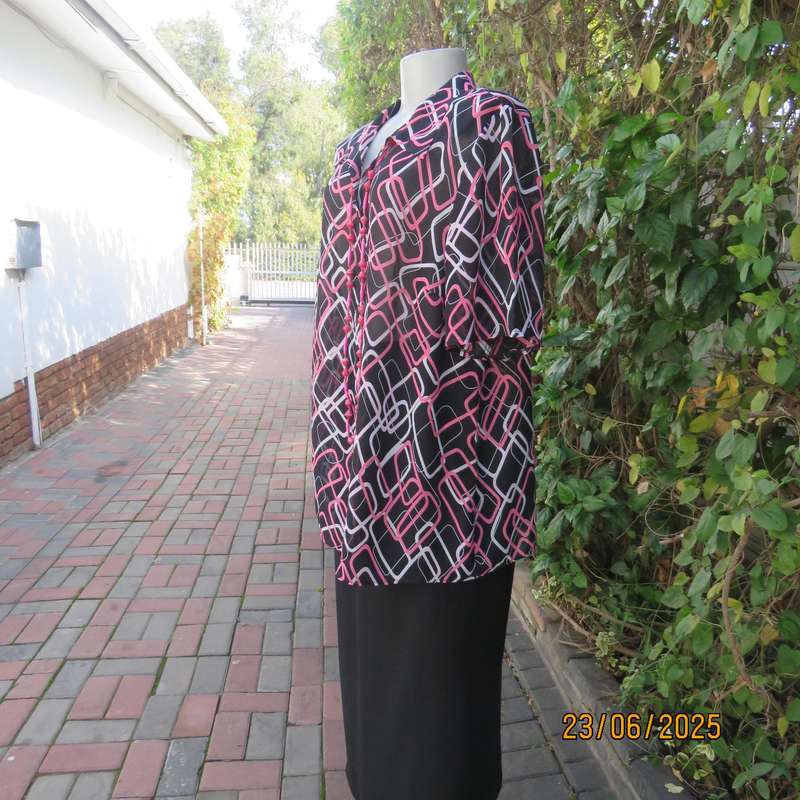 ANNA PIA black sheer polyester sheer polyester top with pink-white link print. Size large 44