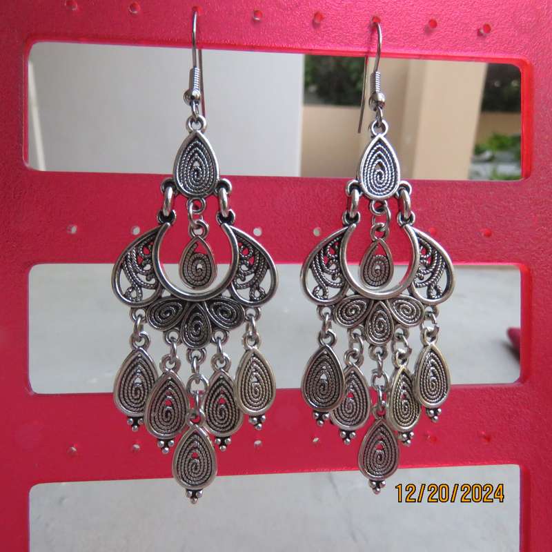 Pair of beautiful drop and dangle earrings in silver shade. 6cm long. New item.