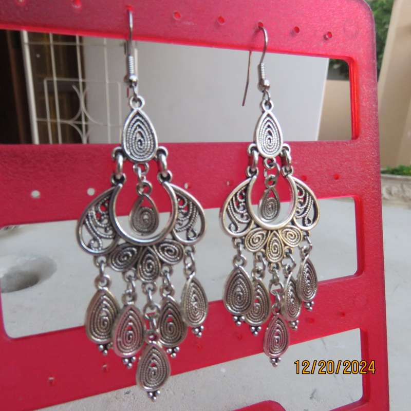 Pair of beautiful drop and dangle earrings in silver shade. 6cm long. New item.