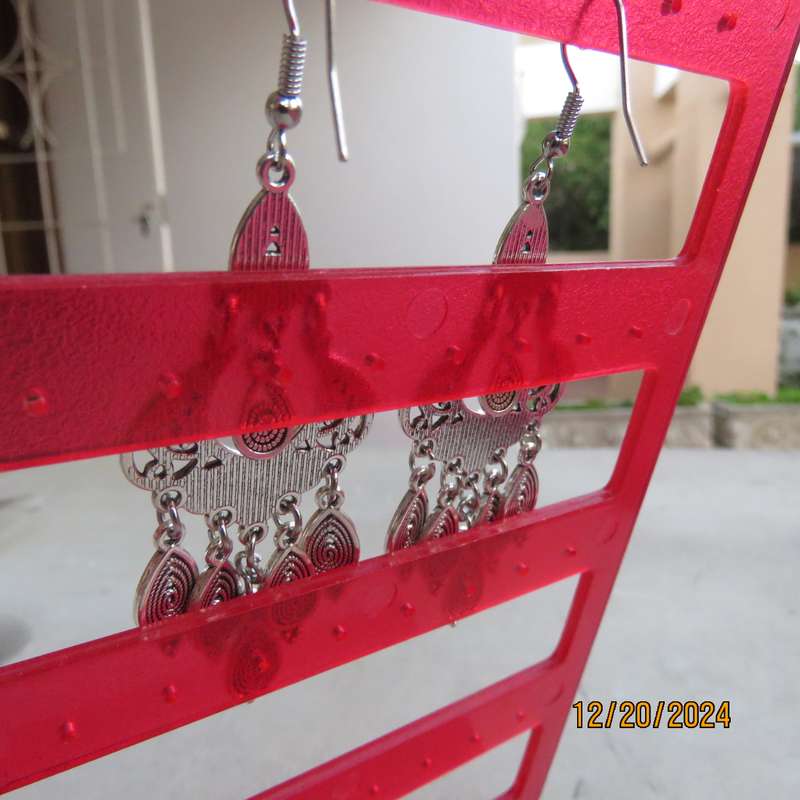 Pair of beautiful drop and dangle earrings in silver shade. 6cm long. New item.