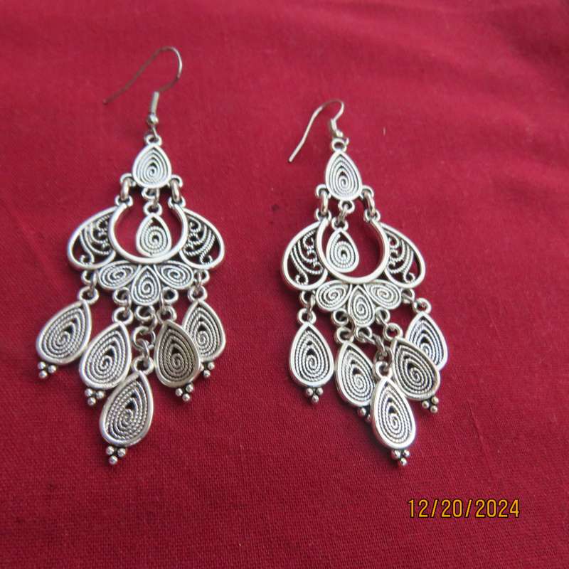 Pair of beautiful drop and dangle earrings in silver shade. 6cm long. New item.