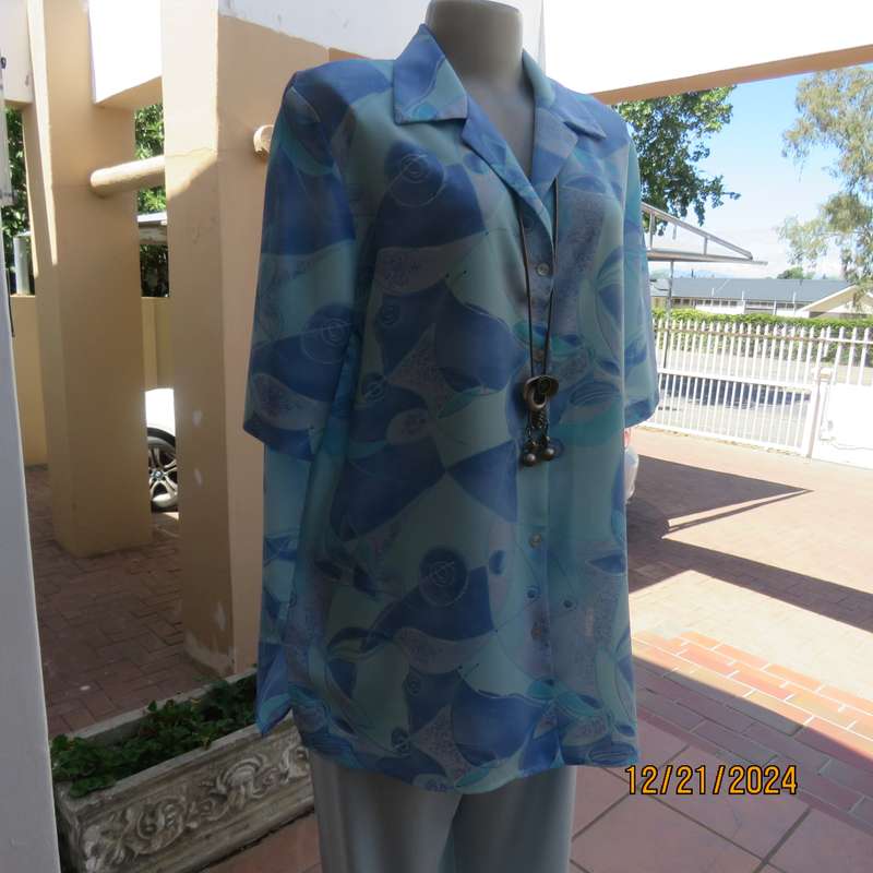 Charming short sleeve button down-open collar top in medley of cool blue shades.Size 42-44.As new