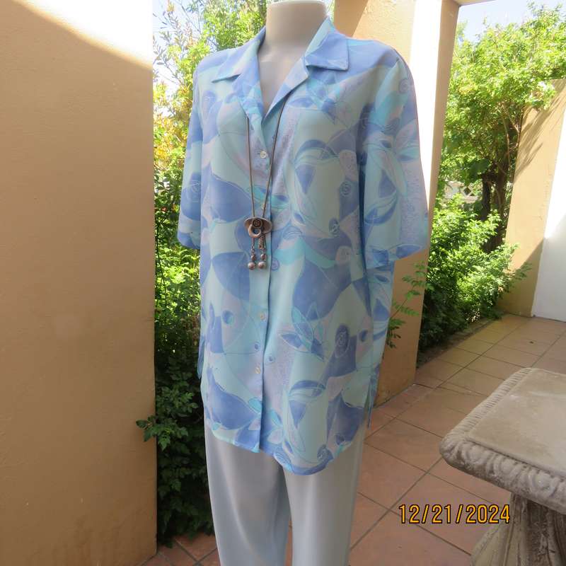 Charming short sleeve button down-open collar top in medley of cool blue shades.Size 42-44.As new