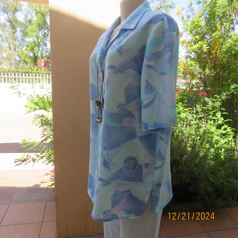 Charming short sleeve button down-open collar top in medley of cool blue shades.Size 42-44.As new