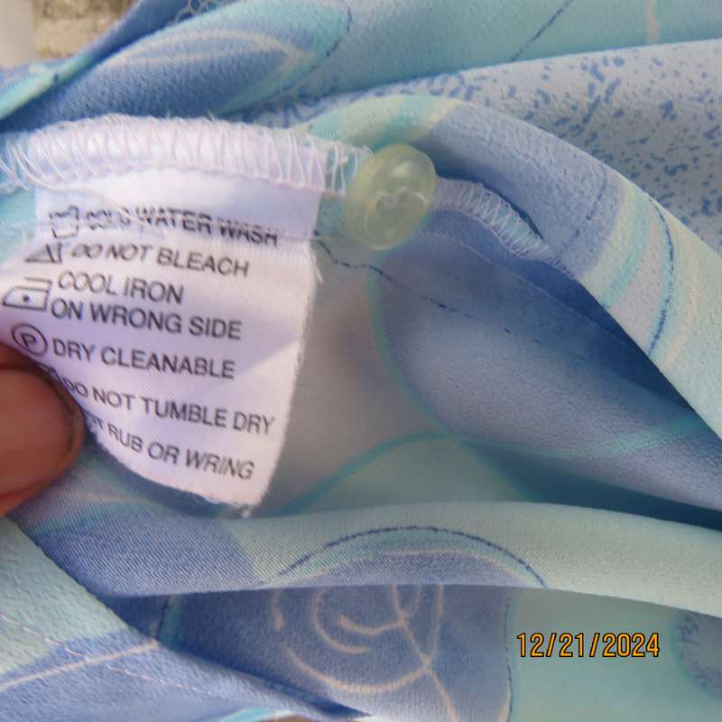 Charming short sleeve button down-open collar top in medley of cool blue shades.Size 42-44.As new