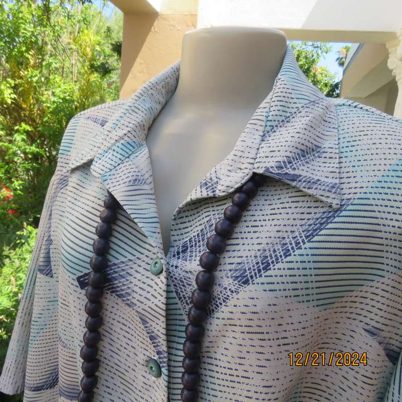 Boutique made silky polyester button down top-shirt collar.Size 52.White-navy-blue graphic print.