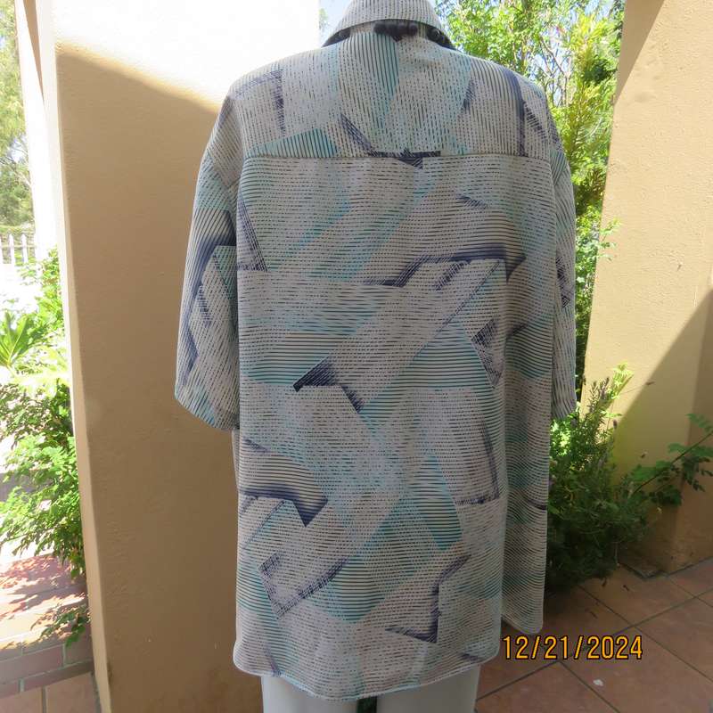 Boutique made silky polyester button down top-shirt collar.Size 52.White-navy-blue graphic print.