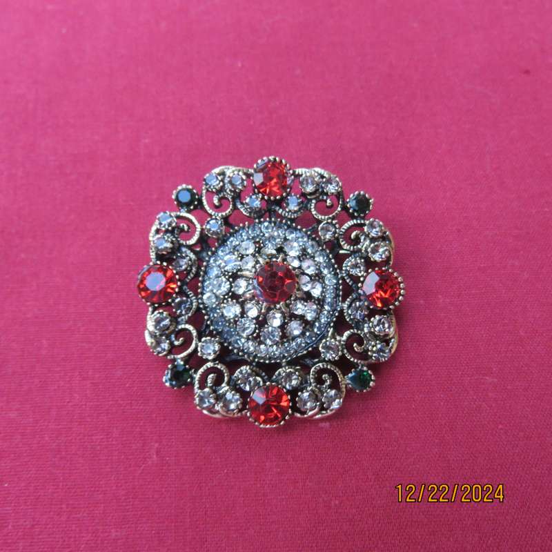 Stunning vintage look round golden brooch. Red green-smoky rhinestones.Faux diamonds. 4.5cm dia. New