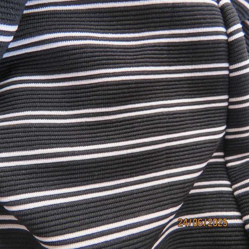 Black-white horizontal striped bodycon dress in ribbed stretch polyester. Size 34