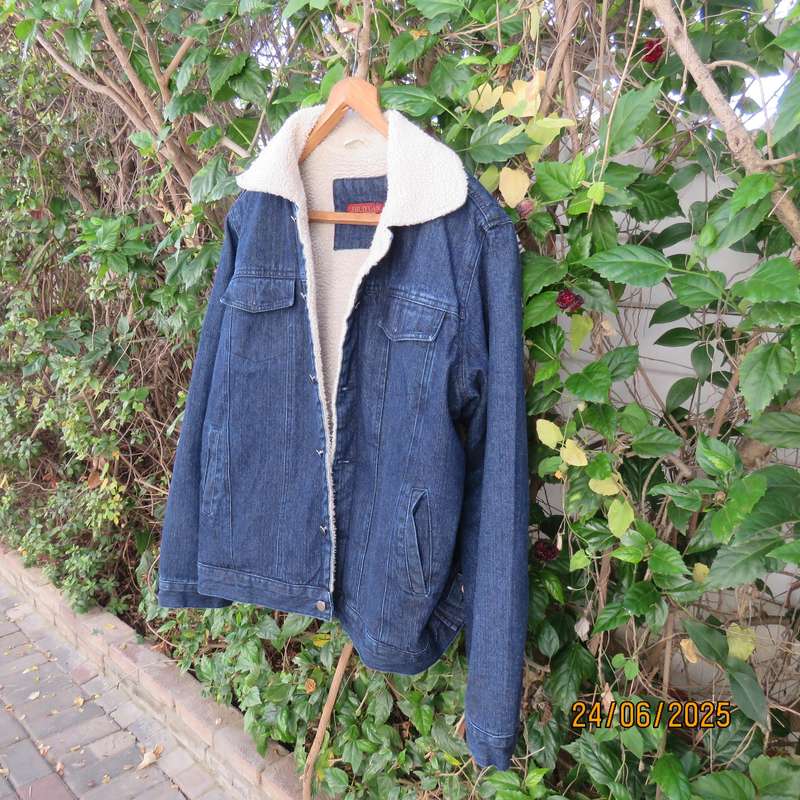 Men's blue denim biker style jacket with warm inner. 5 pockets. Size XL.