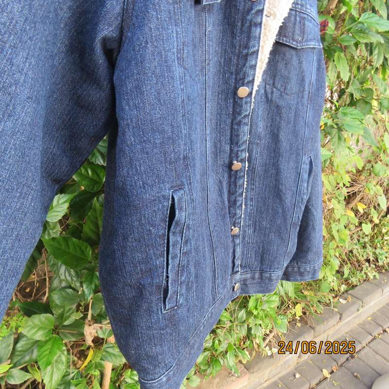 Men's blue denim biker style jacket with warm inner. 5 pockets. Size XL.