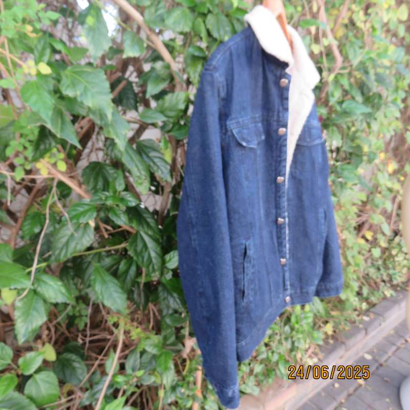 Men's blue denim biker style jacket with warm inner. 5 pockets. Size XL.
