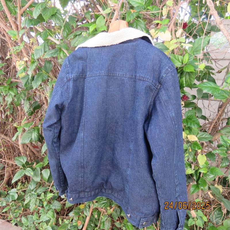 Men's blue denim biker style jacket with warm inner. 5 pockets. Size XL.