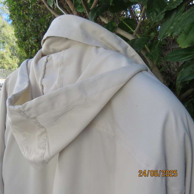 BARRON cream cotton extra warm jacket with black fleeze inner. Size 5XL. As new.