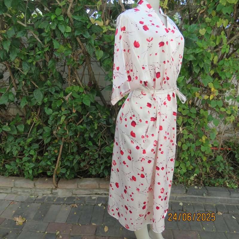 SHELLEY size 40 cream satin polyester with red floral print fold over night gown.