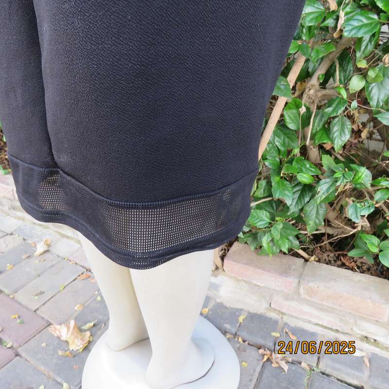 Very black textured polyester smart casual sleeveless size 44 dress. Mesh-lace inlays.