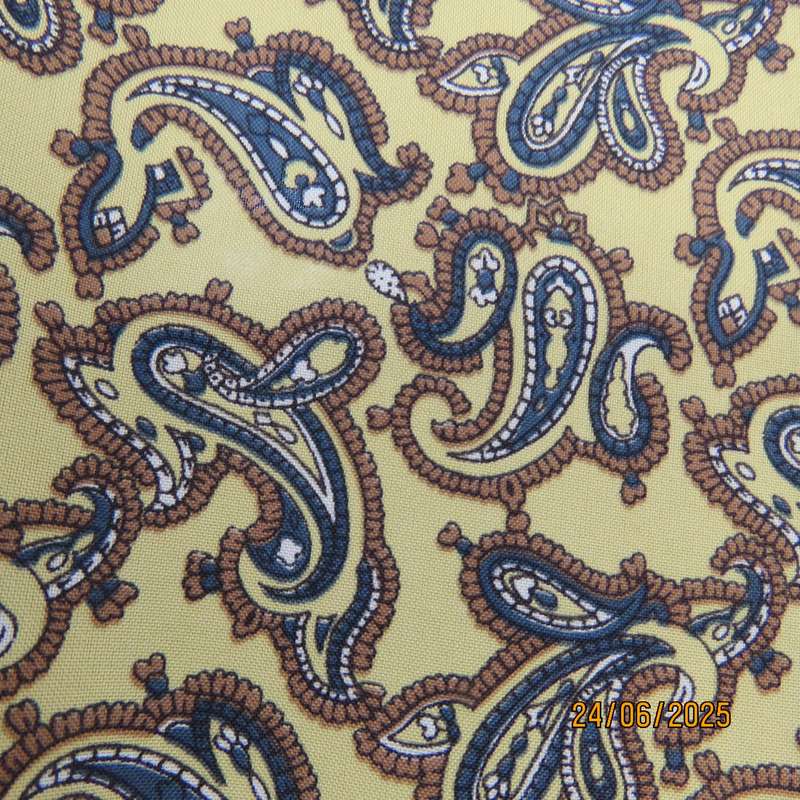 SKIPPER men's short sleeve vanilla colour fold over night gown- paisley printed. Size XL.