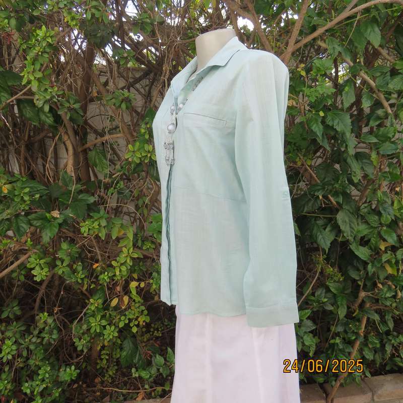WOOLWORTHS mint green long sleeve cotton shirt size 34. Unique front pockets.