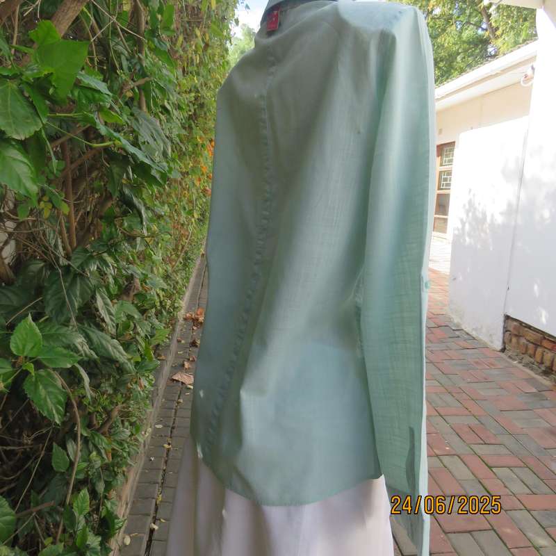 WOOLWORTHS mint green long sleeve cotton shirt size 34. Unique front pockets.