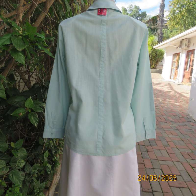 WOOLWORTHS mint green long sleeve cotton shirt size 34. Unique front pockets.
