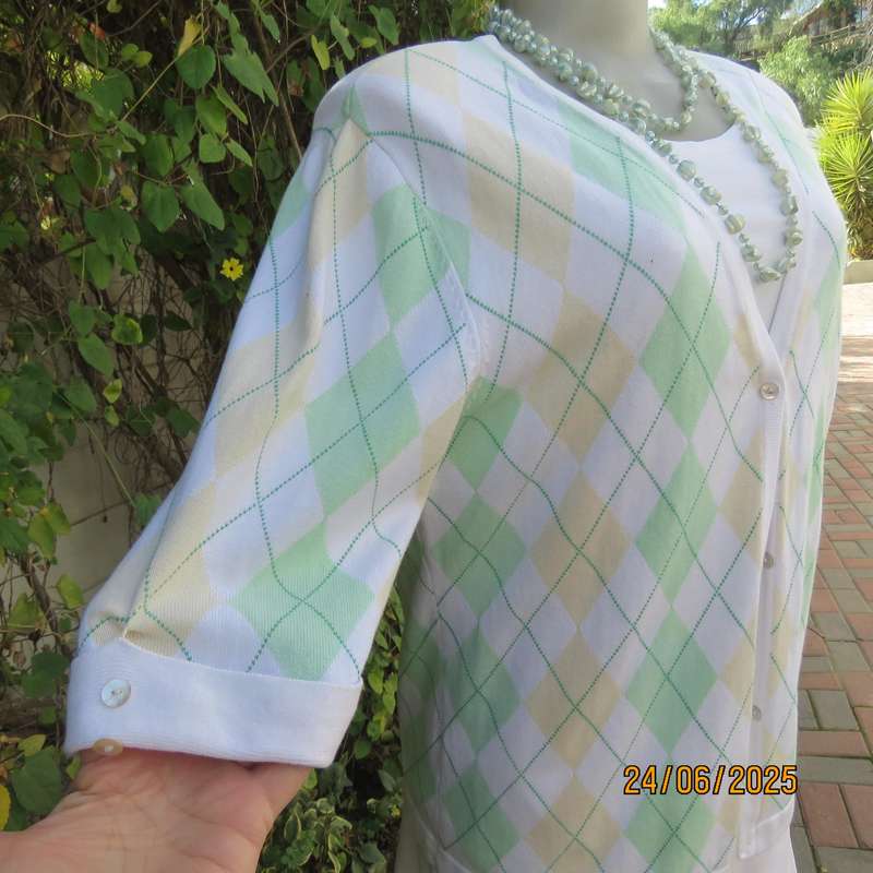 PRINGLE high quality cotton knit diamond pattern cardigan. green-cream-white. Size 38-40