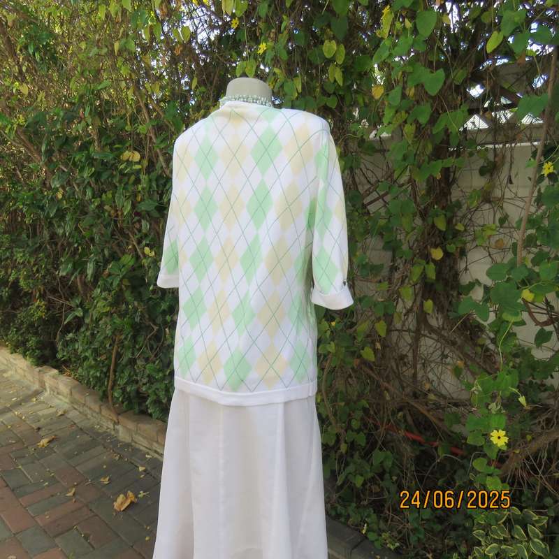 PRINGLE high quality cotton knit diamond pattern cardigan. green-cream-white. Size 38-40