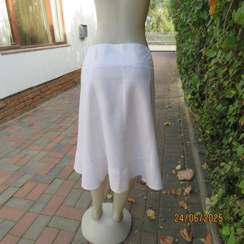 AUTOGRAPH white linen A-line paneled yoked waist skirt size 34 loose fit. From Australia