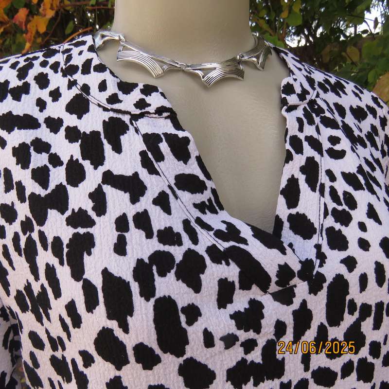 EXACT animal print black-white knee length tiered dress with long sleeves. Size 34
