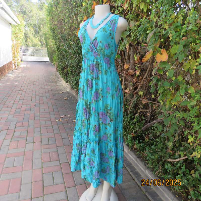 Maxi turquoise-violet floral creased cotton size 34 dress. Crossover top. Elaticated waist.