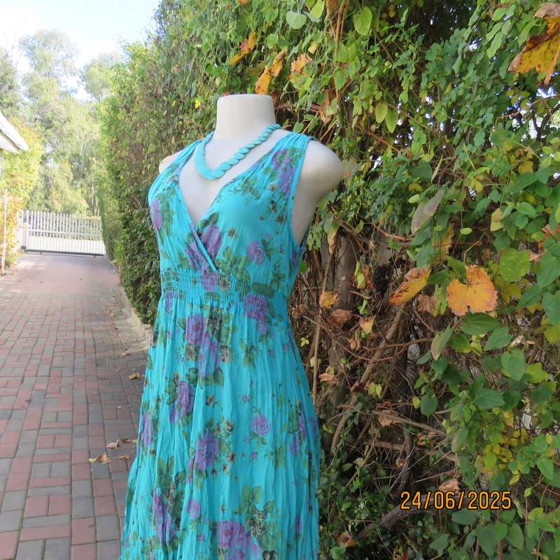 Maxi turquoise-violet floral creased cotton size 34 dress. Crossover top. Elaticated waist.