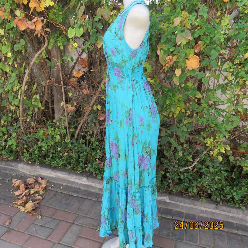 Maxi turquoise-violet floral creased cotton size 34 dress. Crossover top. Elaticated waist.
