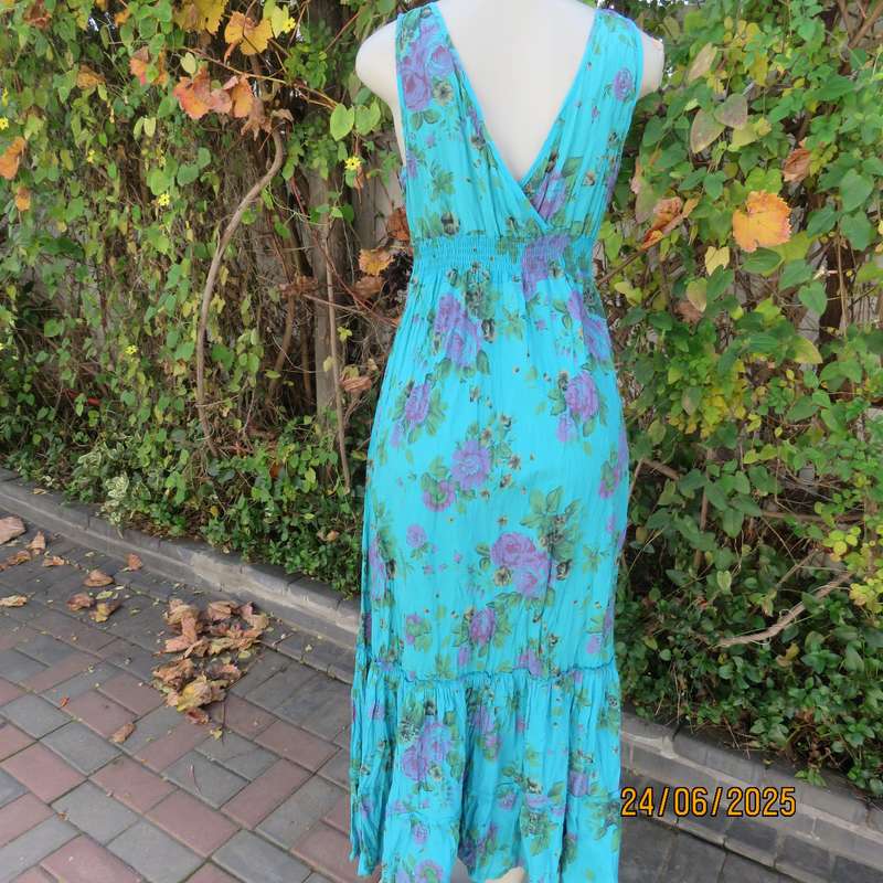 Maxi turquoise-violet floral creased cotton size 34 dress. Crossover top. Elaticated waist.