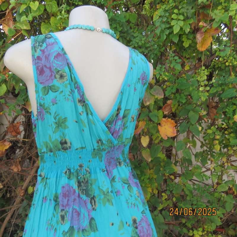 Maxi turquoise-violet floral creased cotton size 34 dress. Crossover top. Elaticated waist.