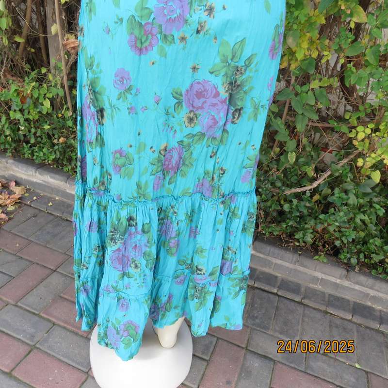 Maxi turquoise-violet floral creased cotton size 34 dress. Crossover top. Elaticated waist.