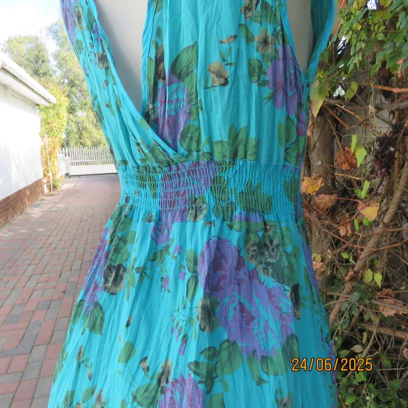 Maxi turquoise-violet floral creased cotton size 34 dress. Crossover top. Elaticated waist.