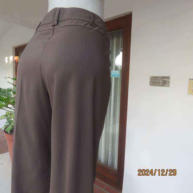 SANDI K medium brown polyester-lycra elegant high quality wide straight legged pants.Size 40-42.