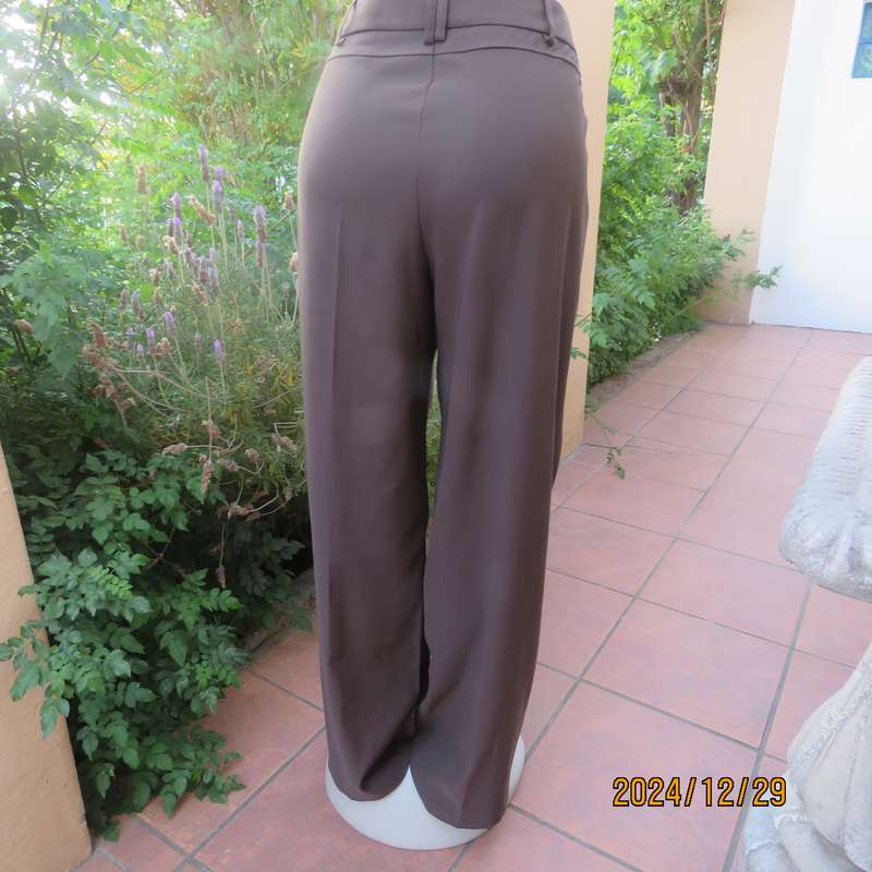 SANDI K medium brown polyester-lycra elegant high quality wide straight legged pants.Size 40-42.