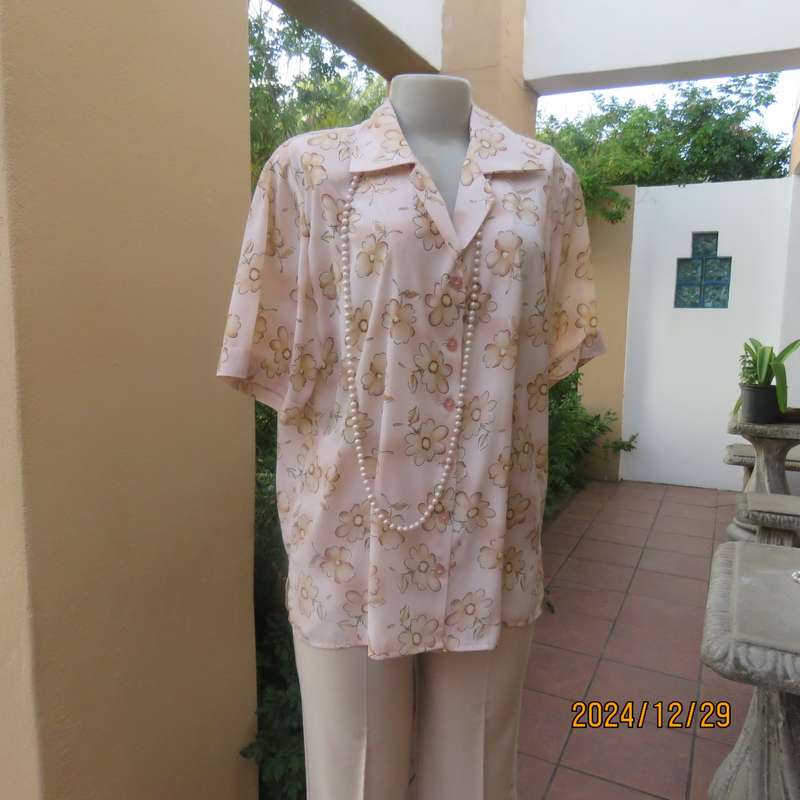 Tastefully printed flowers on pale peach background silky polyester short sleeve top.Size 40. As new