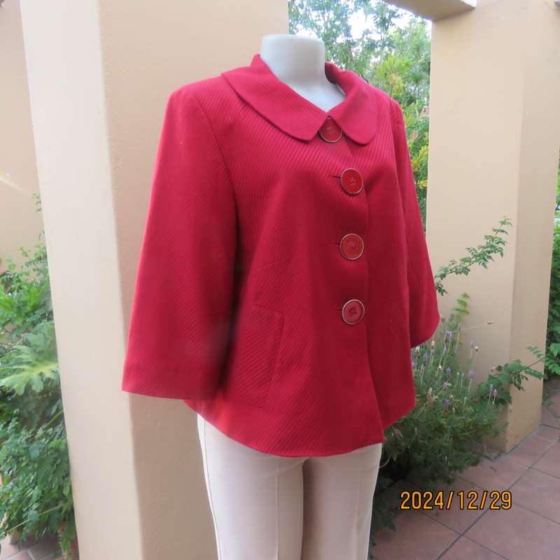 High quality red LTD Woman fly away short jacket in ribbed acrylic.Fully lined. Size 38. As new.