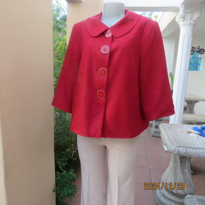 High quality red LTD Woman fly away short jacket in ribbed acrylic.Fully lined. Size 38. As new.