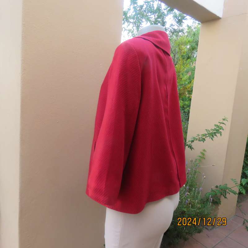 High quality red LTD Woman fly away short jacket in ribbed acrylic.Fully lined. Size 38. As new.