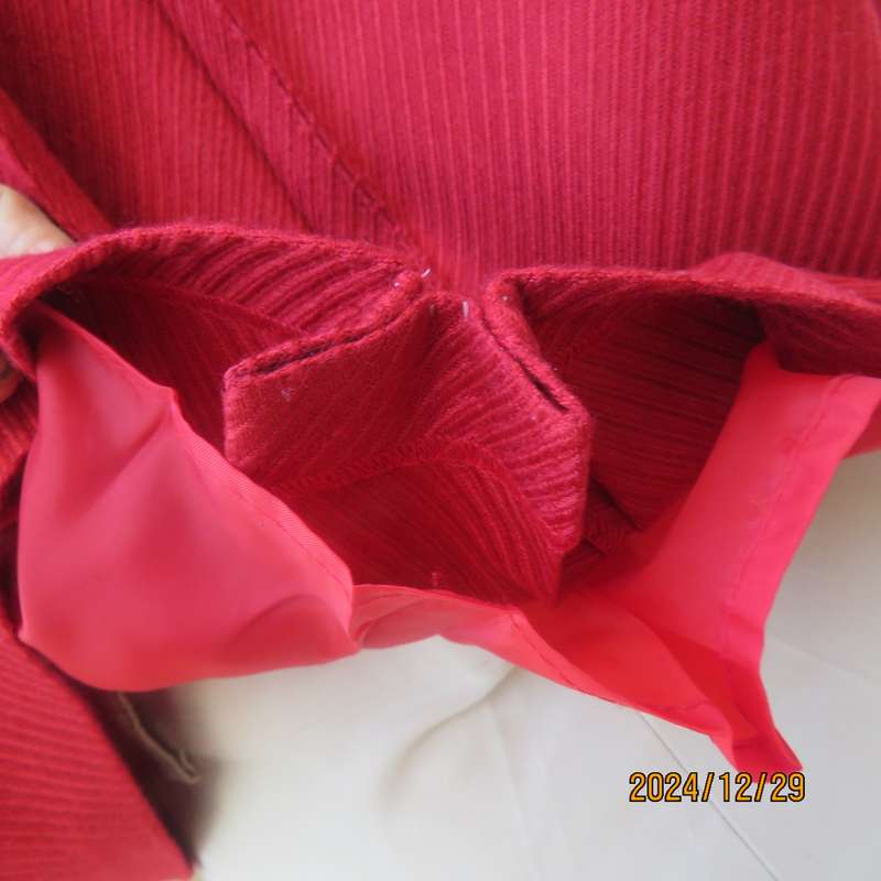 High quality red LTD Woman fly away short jacket in ribbed acrylic.Fully lined. Size 38. As new.
