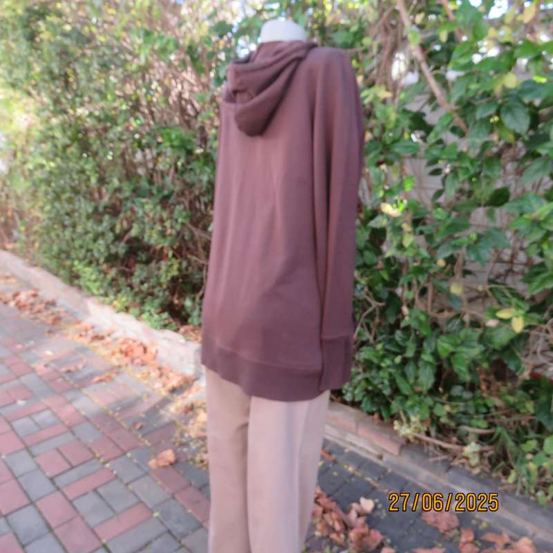 MERIEN HALL choc brown zip-up long sleeve hoodie polycotton jacket. Size 40