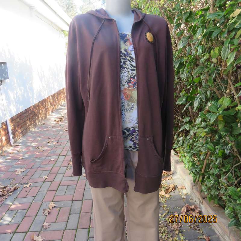 MERIEN HALL choc brown zip-up long sleeve hoodie polycotton jacket. Size 40