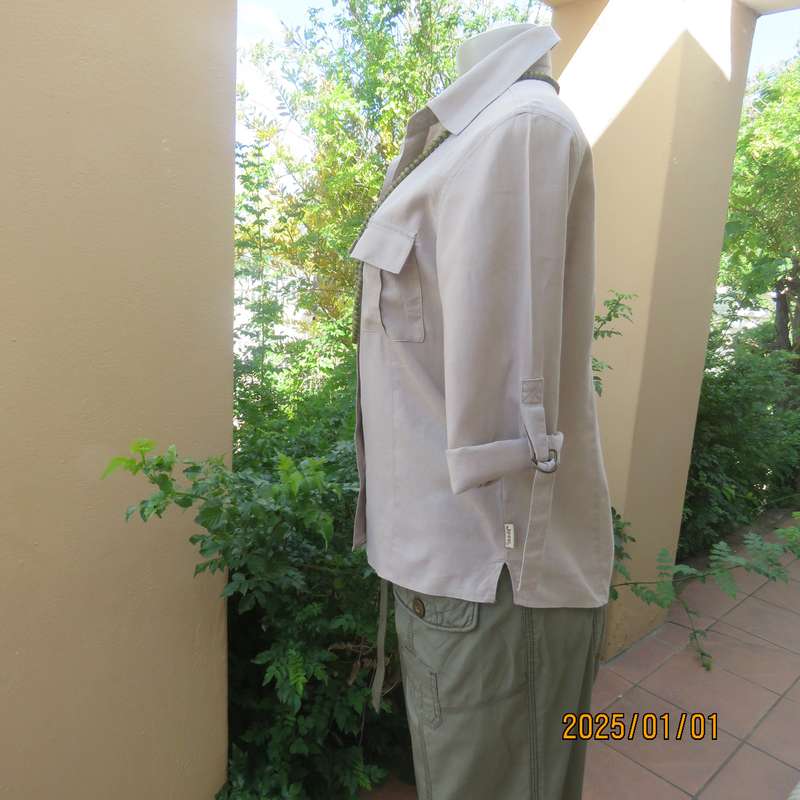 JEEP casual ecru colour linen-cotton blend size 34 tailored top. Button down-shirt collar. As new