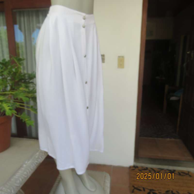 Cool white button down viscose calf length skirt. Knife pleats on front.Elasticated back. Size 36.